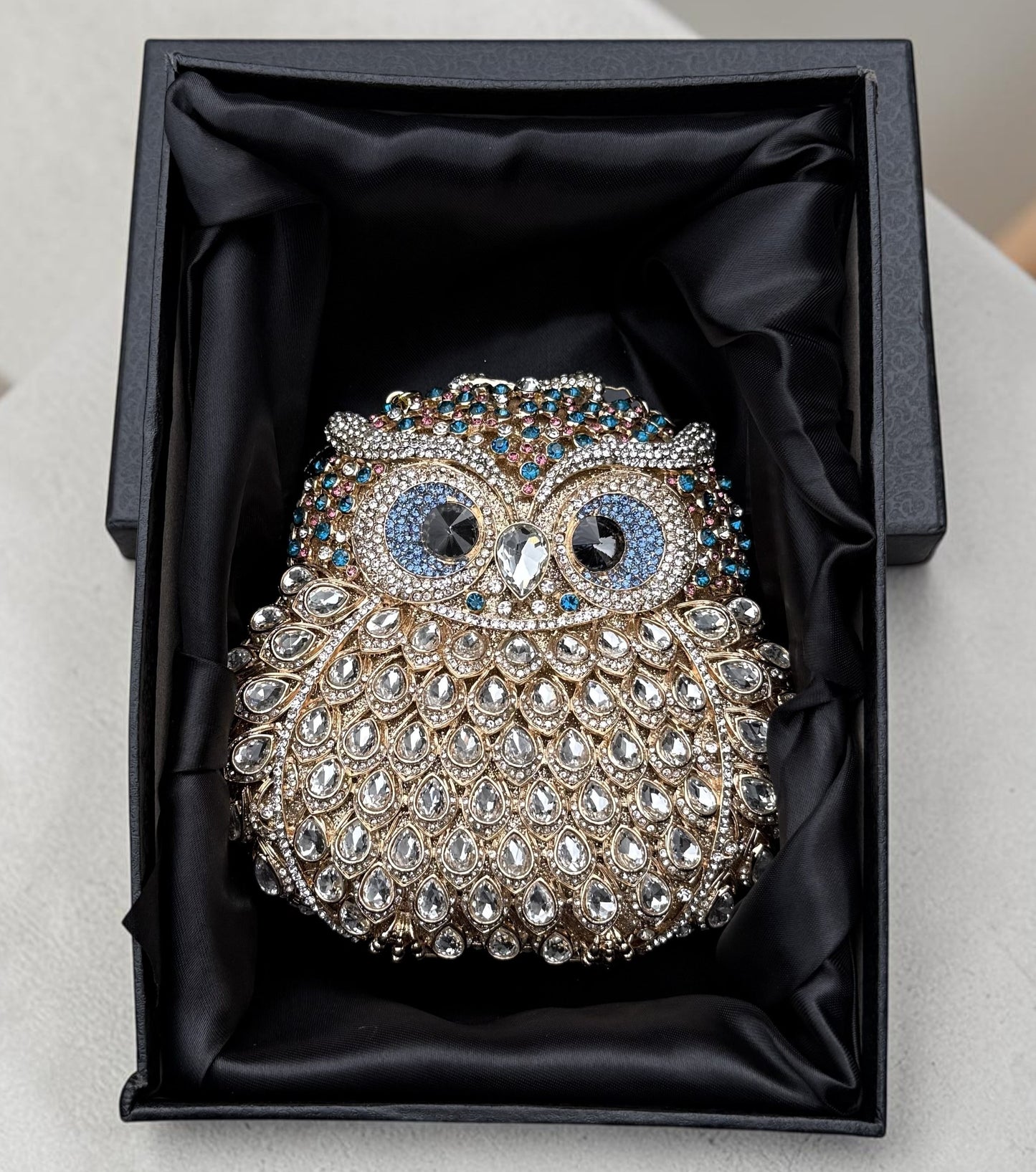 Slingss Super Luxury Owl Shape Exclusive Crystal Partywear Handbag For Ladies With Chain